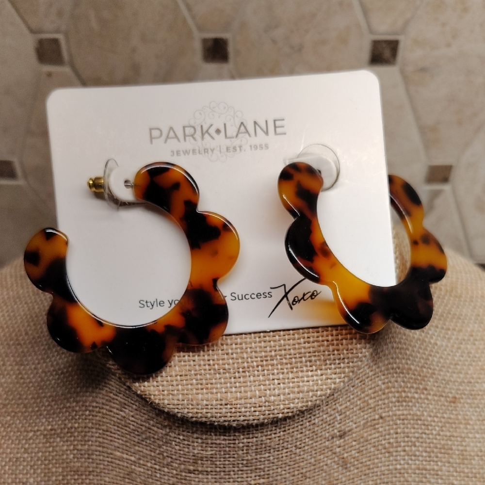 4/$50 Park Lane Scalloped Tortoiseshell Earrings